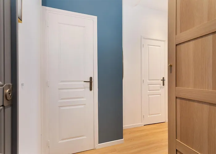 Guestrust - Champeret Porte Maillot - Ternes Paris